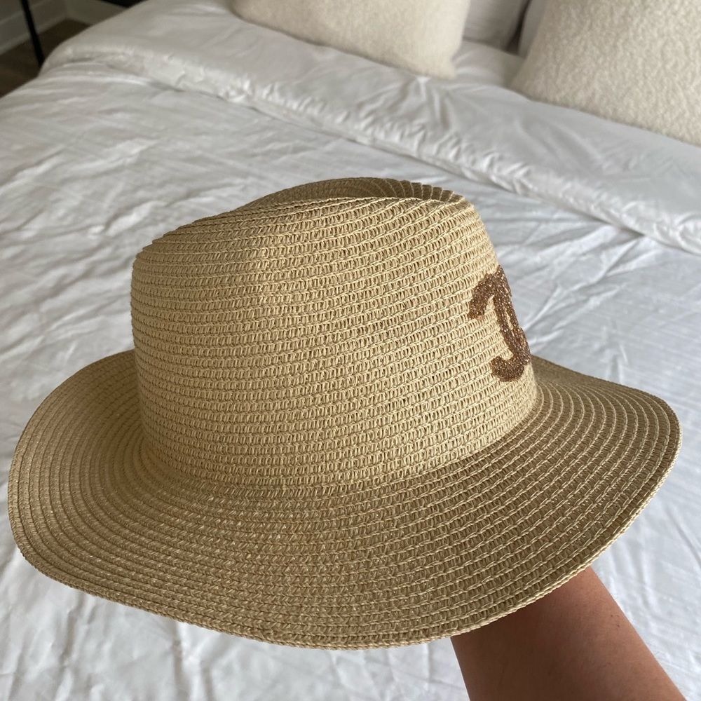 Channel inspired hat - Picture 4 of 5